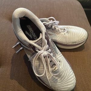 Brooks Adrenaline GTS 18